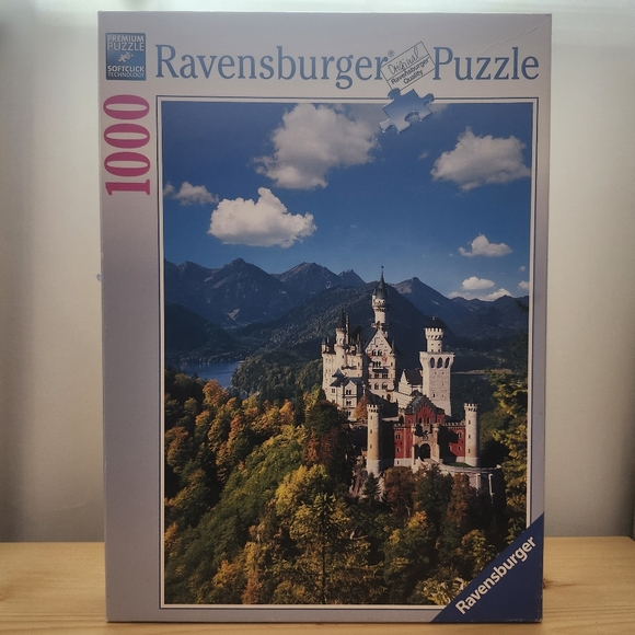 Ravensburger 1000pc jigsaw puzzle Neuschwanstein Castle in Autumn - Picture 1 of 5